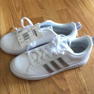 Women’s adidas vs advantage tennis shoe